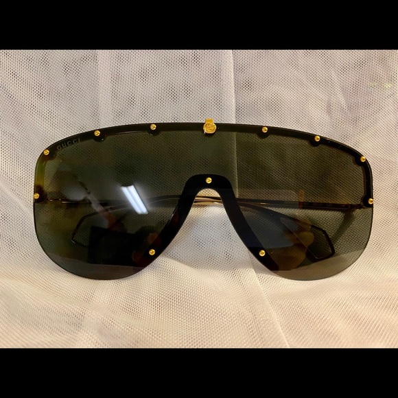 Gucci Other - Gucci mask sunglasses